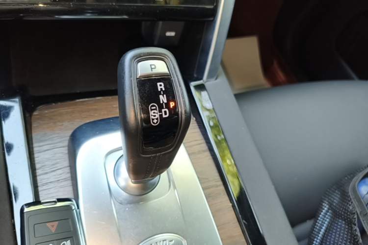 Used Land Rover Discovery Sport 2021 249 PS R-Dynamic S Performance Edition Gear Lever