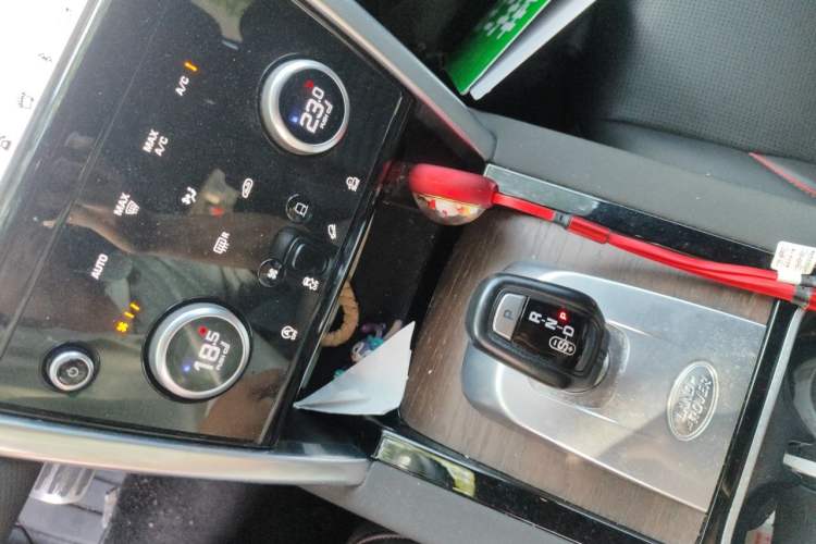 Used Land Rover Discovery Sport 2021 249 PS R-Dynamic S Performance Edition Gear Lever