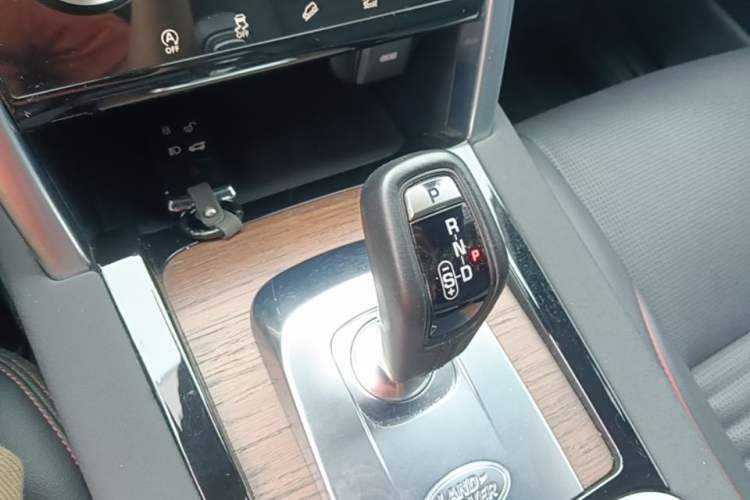 Used Land Rover Discovery Sport 2021 249 PS R-Dynamic SE Performance Tech Edition 5 Seats Gear Lever