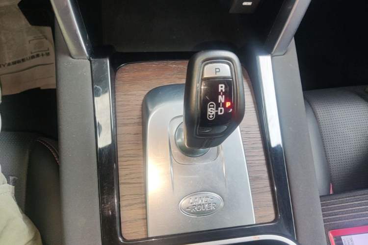 Used Land Rover Discovery Sport 2021 249 PS R-Dynamic S Performance Edition Gear Lever