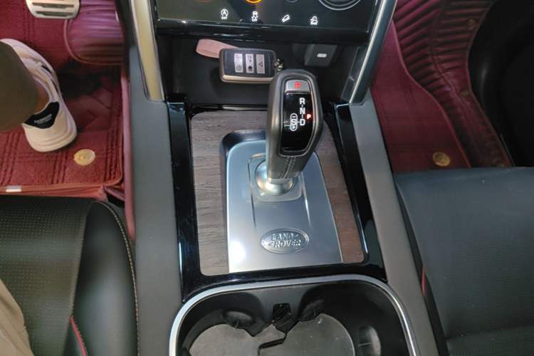 Used Land Rover Discovery Sport 2021 249 PS R-Dynamic S Performance Edition Gear Lever
