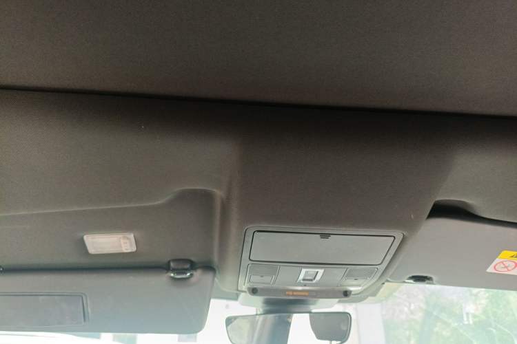 Used Land Rover Discovery Sport 2021 249 PS R-Dynamic S Performance Edition Headliner
