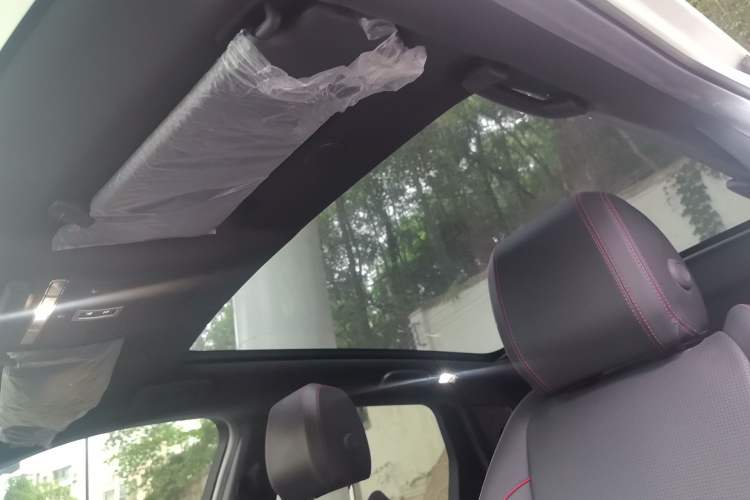 Used Land Rover Discovery Sport 2021 249 PS R-Dynamic S Performance Edition Headliner