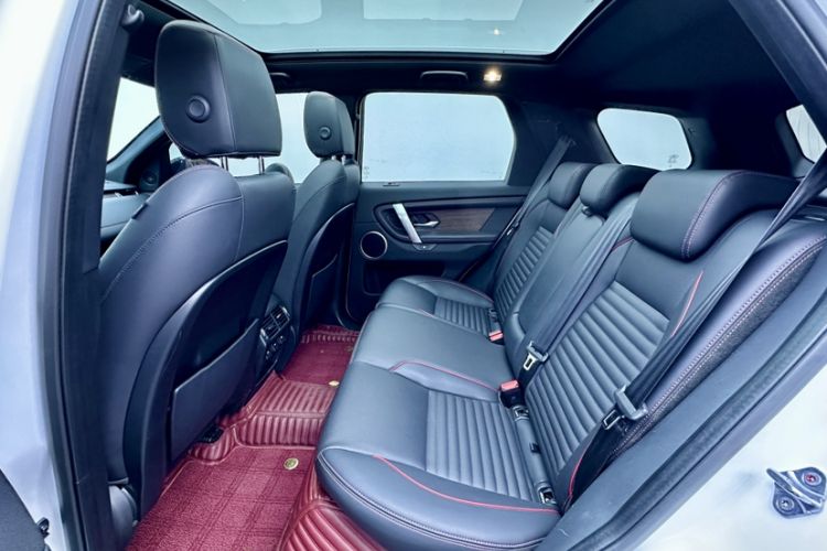 Used Land Rover Discovery Sport 2021 249 PS R-Dynamic S Performance Edition Interior 3
