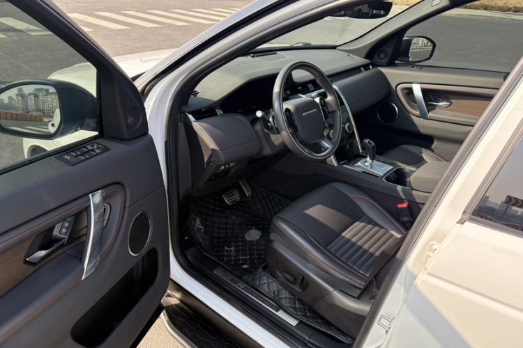 Used Land Rover Discovery Sport 2021 249 PS R-Dynamic S Performance Edition Interior 4