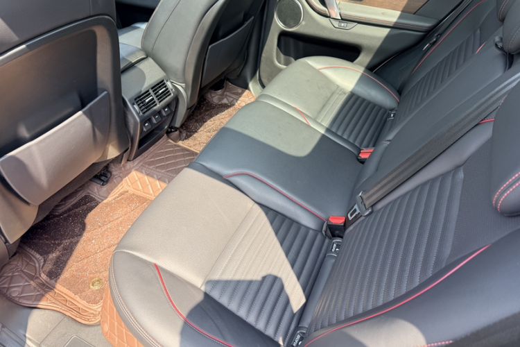 Used Land Rover Discovery Sport 2021 249 PS R-Dynamic S Performance Edition Interior 8