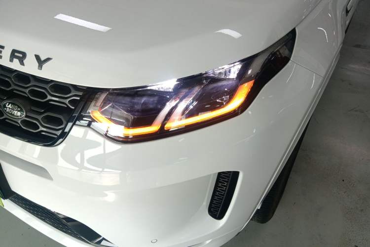 Used Land Rover Discovery Sport 2021 249 PS R-Dynamic SE Performance Tech Edition 5 Seats Left Front Headlight