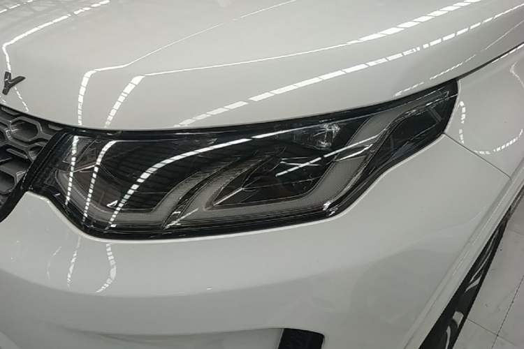 Used Land Rover Discovery Sport 2021 249 PS R-Dynamic SE Performance Tech Edition 5 Seats Left Front Headlight