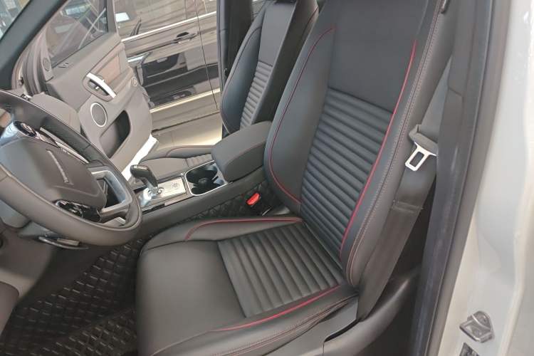 Used Land Rover Discovery Sport 2021 249 PS R-Dynamic S Performance Edition Left Front Seat