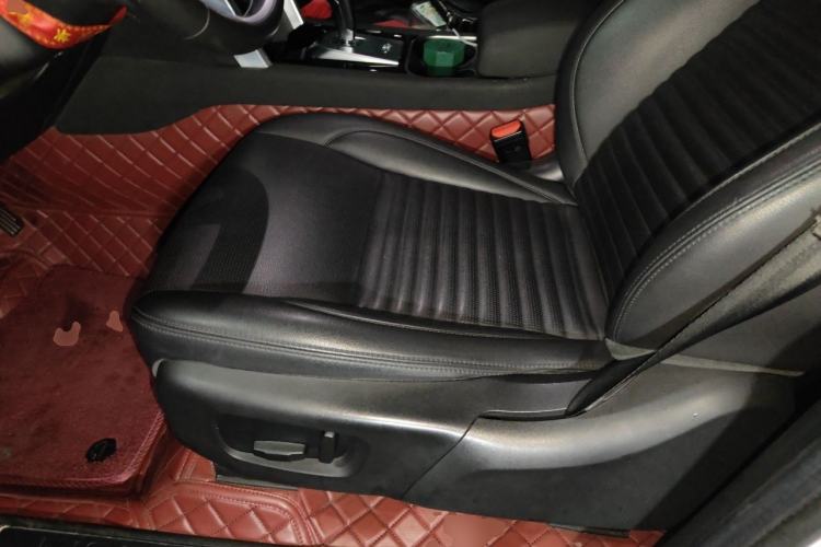 Used Land Rover Discovery Sport 2021 200 PS Family Edition Left Front Seat