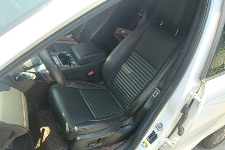 Used Land Rover Discovery Sport 2021 249 PS R-Dynamic S Performance Edition Left Front Seat
