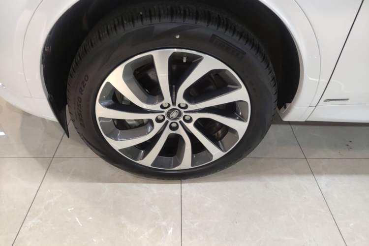 Used Land Rover Discovery Sport 2021 249 PS R-Dynamic S Performance Edition Left Front Wheel Hub