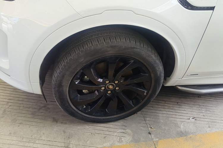 Used Land Rover Discovery Sport 2021 249 PS R-Dynamic S Performance Edition Left Front Wheel Hub