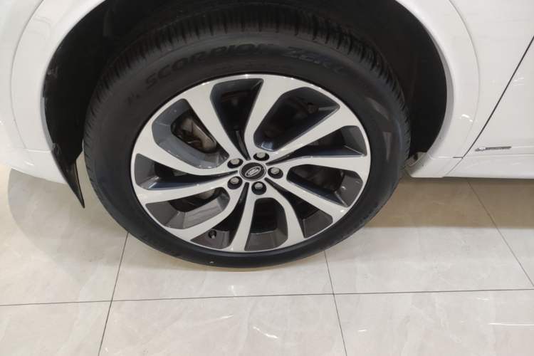 Used Land Rover Discovery Sport 2021 249 PS R-Dynamic S Performance Edition Left Front Wheel Hub