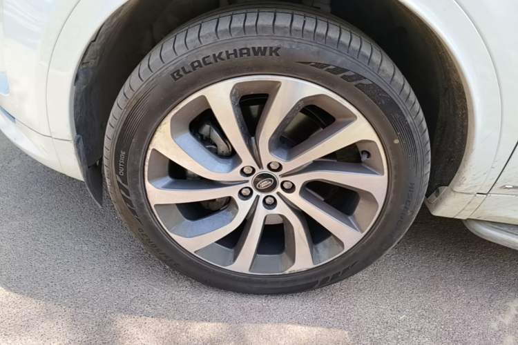 Used Land Rover Discovery Sport 2021 249 PS R-Dynamic S Performance Edition Left Front Wheel Hub