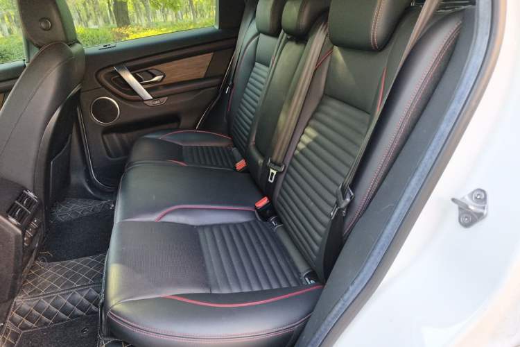 Used Land Rover Discovery Sport 2021 249 PS R-Dynamic S Performance Edition Left Rear Seat
