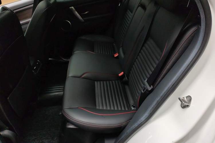 Used Land Rover Discovery Sport 2021 249 PS R-Dynamic S Performance Edition Left Rear Seat