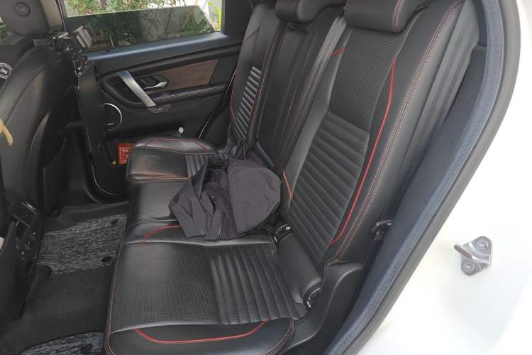 Used Land Rover Discovery Sport 2021 249 PS R-Dynamic HSE Luxury Custom Edition Left Rear Seat