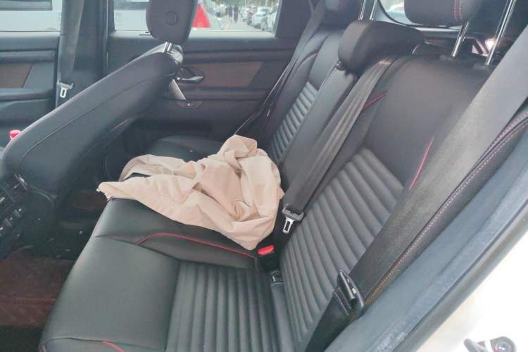 Used Land Rover Discovery Sport 2021 249 PS R-Dynamic S Performance Edition Left Rear Seat