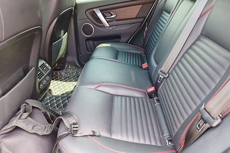 Used Land Rover Discovery Sport 2021 249 PS R-Dynamic S Performance Edition Left Rear Seat