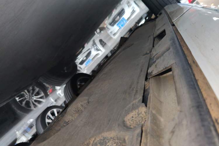 Used Land Rover Discovery Sport 2021 249 PS R-Dynamic SE Performance Tech Edition 5 Seats Left Side Sill