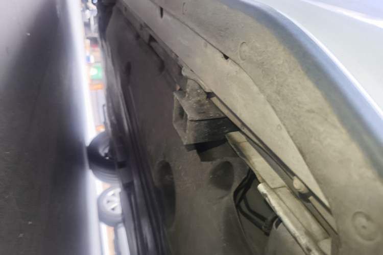 Used Land Rover Discovery Sport 2021 249 PS R-Dynamic S Performance Edition Left Side Sill