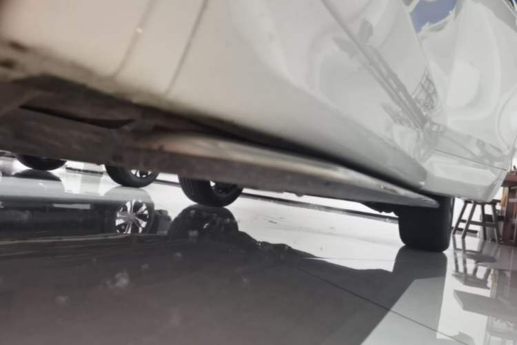 Used Land Rover Discovery Sport 2021 249 PS R-Dynamic S Performance Edition Left Side Sill