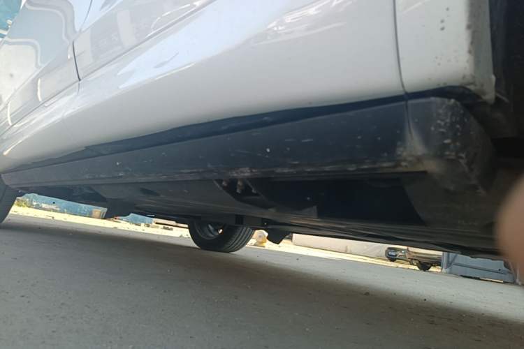 Used Land Rover Discovery Sport 2021 249 PS R-Dynamic S Performance Edition Left Side Sill