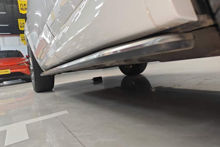 Used Land Rover Discovery Sport 2021 249 PS R-Dynamic S Performance Edition Left Side Sill
