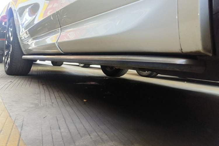 Used Land Rover Discovery Sport 2021 249 PS R-Dynamic S Performance Edition Left Side Sill