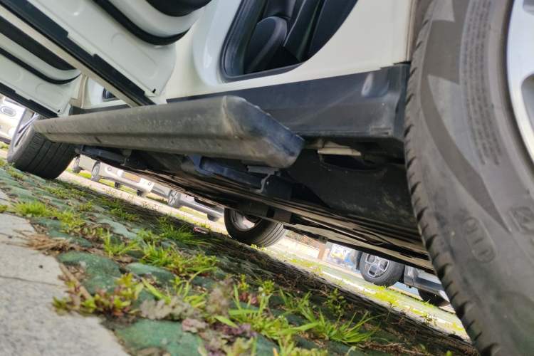 Used Land Rover Discovery Sport 2021 249 PS R-Dynamic S Performance Edition Left Side Sill