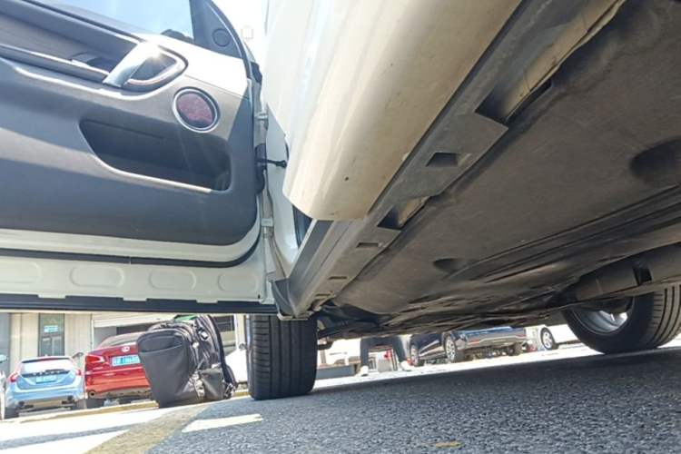 Used Land Rover Discovery Sport 2021 249 PS R-Dynamic S Performance Edition Left Side Sill