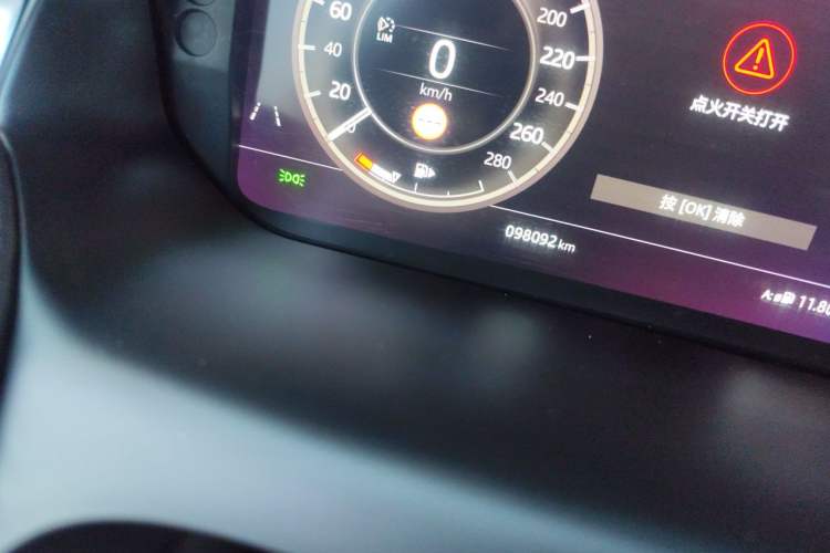 Used Land Rover Discovery Sport 2021 249 PS R-Dynamic SE Performance Tech Edition 5 Seats Odometer Close Up