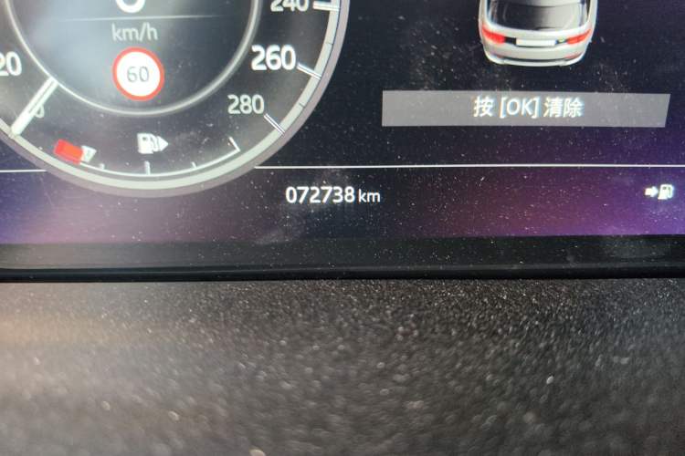 Used Land Rover Discovery Sport 2021 249 PS R-Dynamic S Performance Edition Odometer Close Up