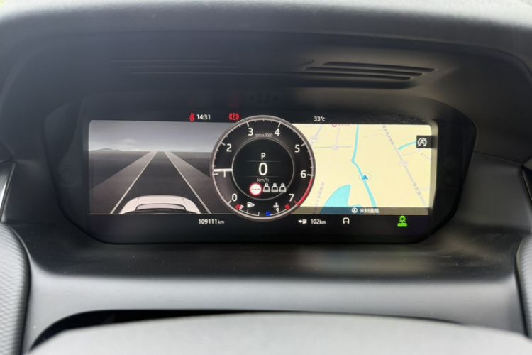 Used Land Rover Discovery Sport 2021 249 PS R-Dynamic SE Performance Tech Edition 5 Seats Odometer Close Up