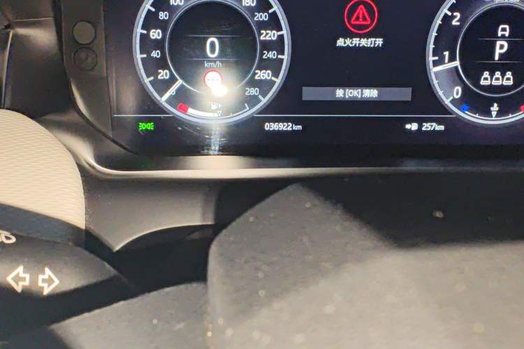 Used Land Rover Discovery Sport 2021 249 PS R-Dynamic S Performance Edition Odometer Close Up