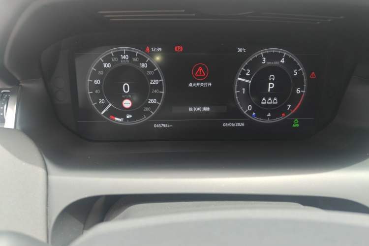 Used Land Rover Discovery Sport 2021 200 PS Family Edition Odometer Close Up