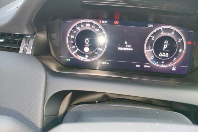 Used Land Rover Discovery Sport 2021 249 PS R-Dynamic S Performance Edition Odometer Close Up