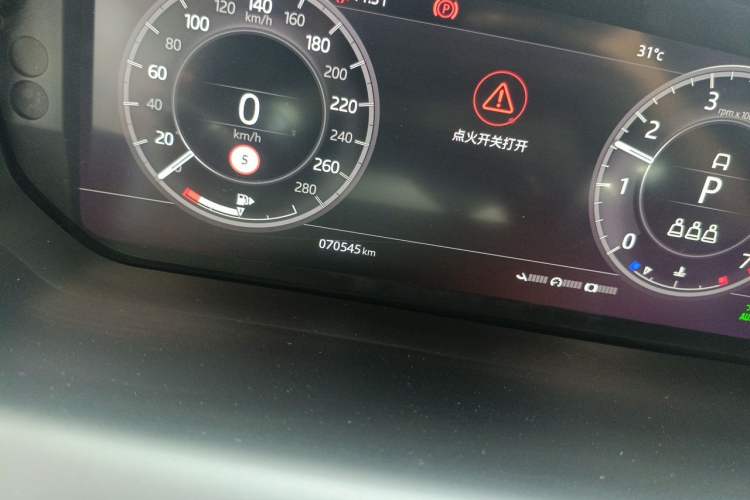 Used Land Rover Discovery Sport 2021 249 PS R-Dynamic S Performance Edition Odometer Close Up