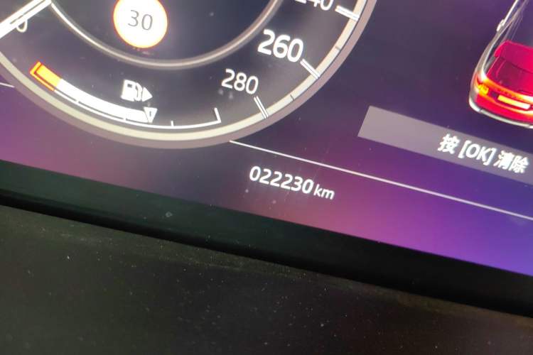 Used Land Rover Discovery Sport 2021 200 PS Family Edition Odometer Close Up