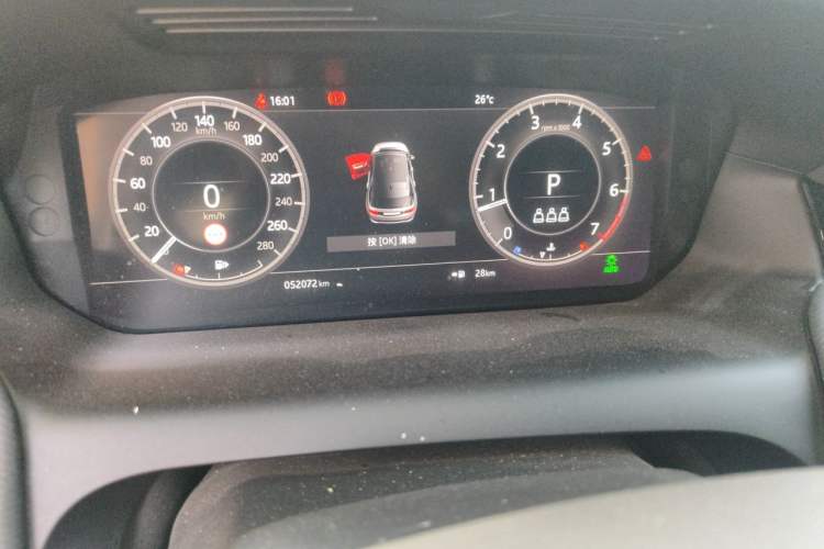 Used Land Rover Discovery Sport 2021 249 PS R-Dynamic S Performance Edition Odometer Close Up