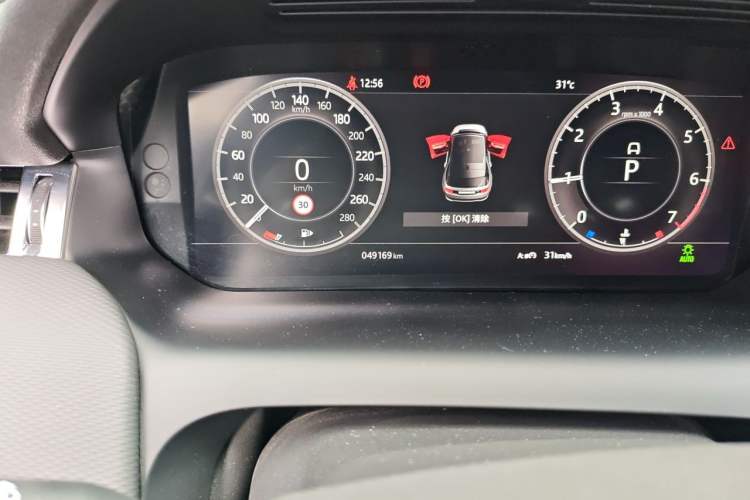 Used Land Rover Discovery Sport 2021 249 PS R-Dynamic S Performance Edition Odometer Close Up