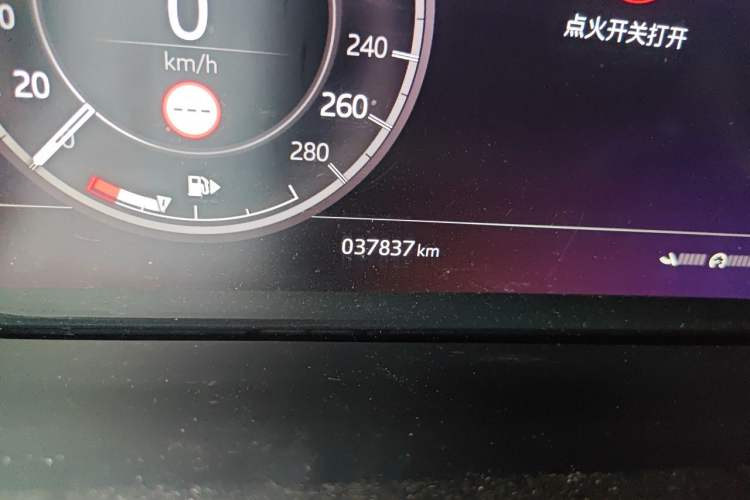 Used Land Rover Discovery Sport 2021 249 PS R-Dynamic S Performance Edition Odometer Close Up