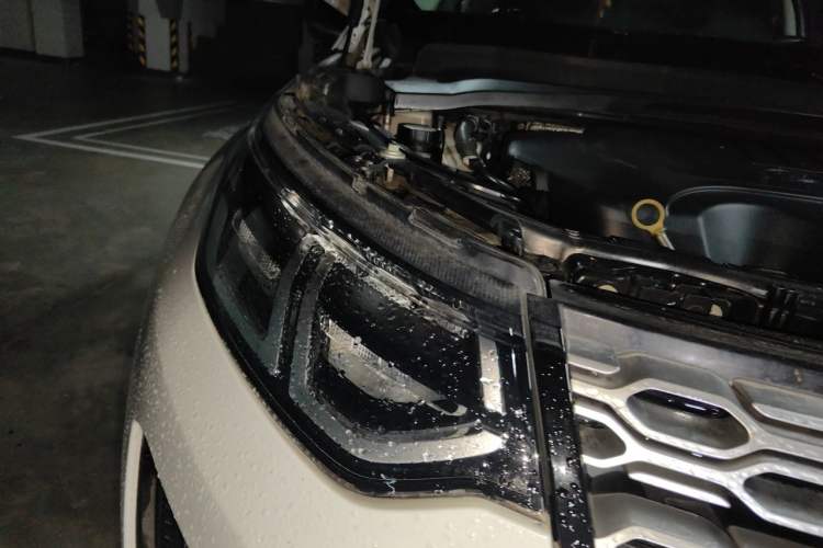 Used Land Rover Discovery Sport 2021 200 PS Family Edition Right Front Headlight