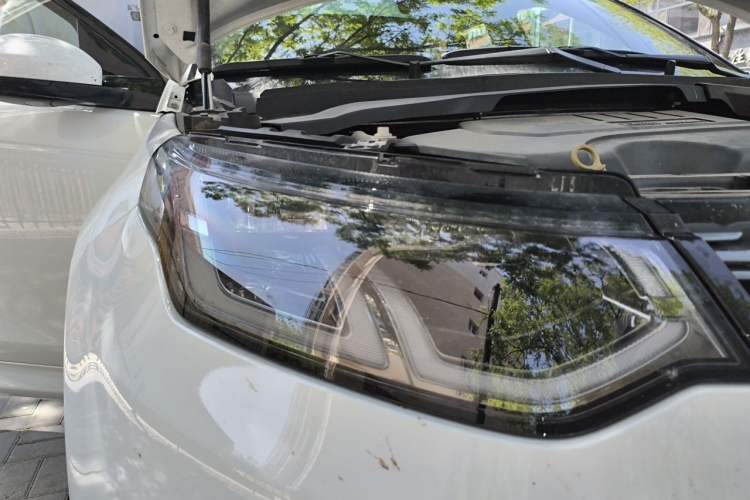 Used Land Rover Discovery Sport 2021 249 PS R-Dynamic SE Performance Tech Edition 5 Seats Right Front Headlight