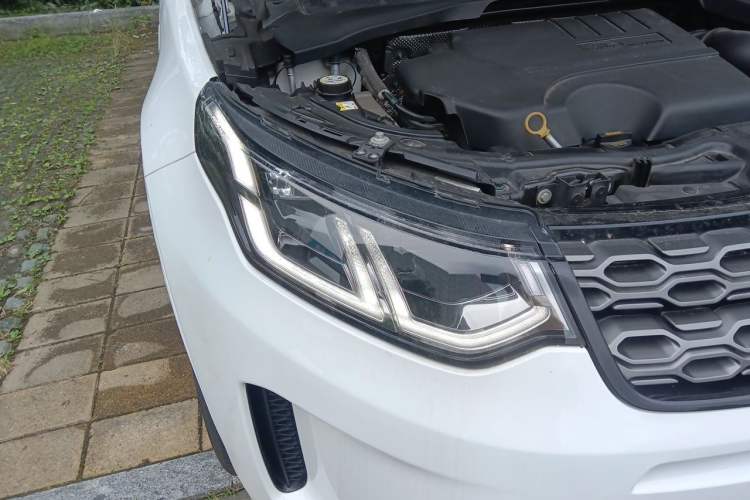 Used Land Rover Discovery Sport 2021 249 PS R-Dynamic SE Performance Tech Edition 5 Seats Right Front Headlight