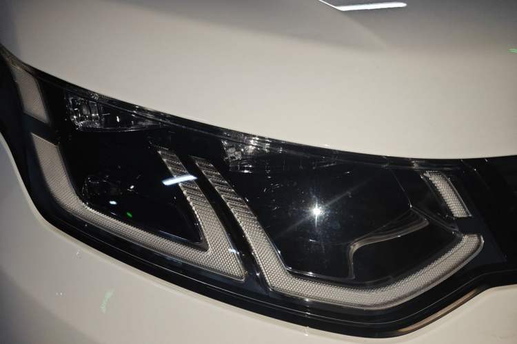 Used Land Rover Discovery Sport 2021 249 PS R-Dynamic S Performance Edition Right Front Headlight
