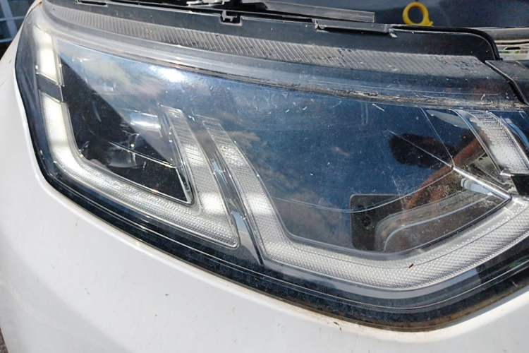 Used Land Rover Discovery Sport 2021 249 PS R-Dynamic S Performance Edition Right Front Headlight