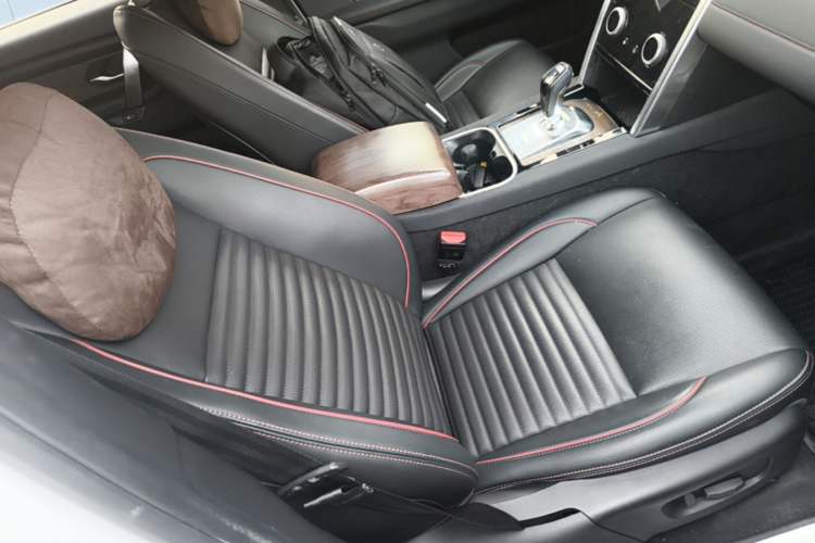 Used Land Rover Discovery Sport 2021 249 PS R-Dynamic S Performance Edition Right Front Seat