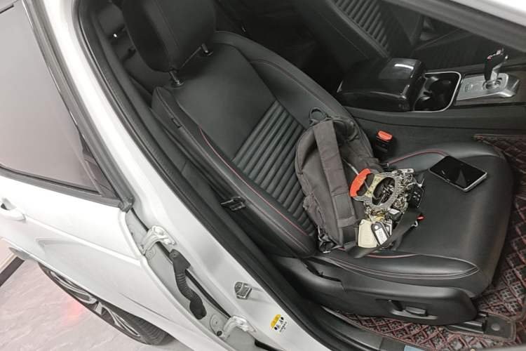 Used Land Rover Discovery Sport 2021 249 PS R-Dynamic S Performance Edition Right Front Seat